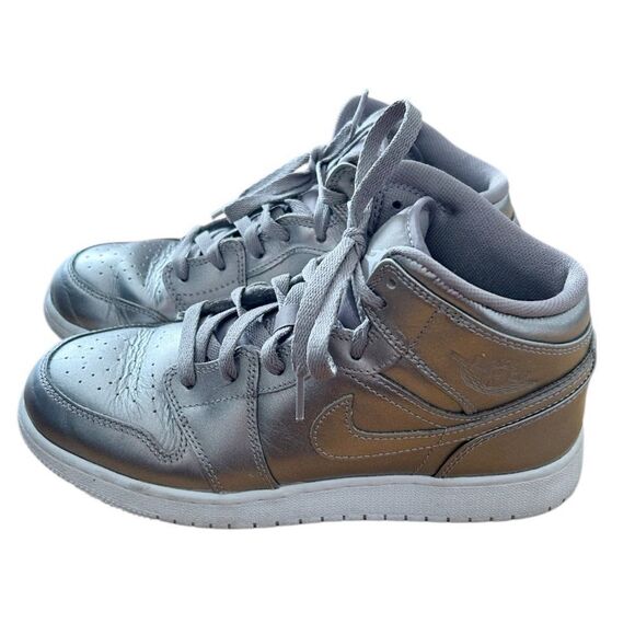 Nike Air Jordan 1 Silver Model AV5174-200 Youth Size 6.5 Y - Picture 3 of 9